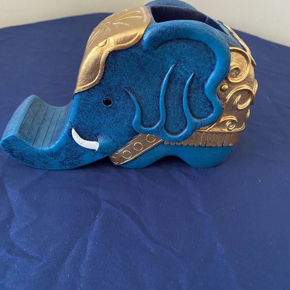 Elephant plant holder